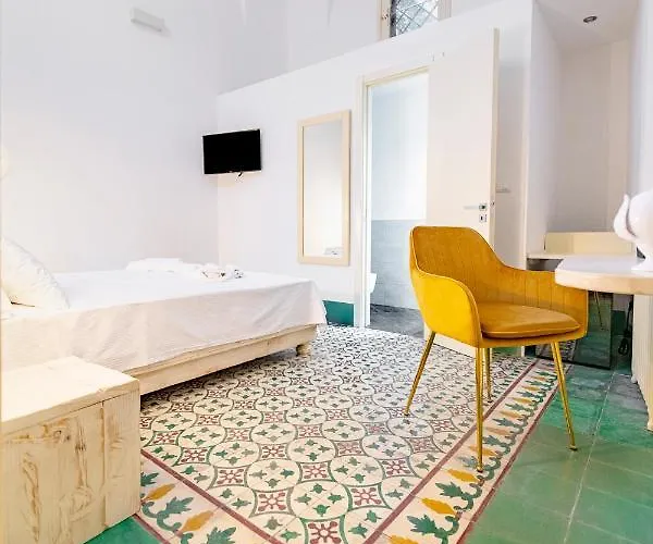 Damasa Rooms